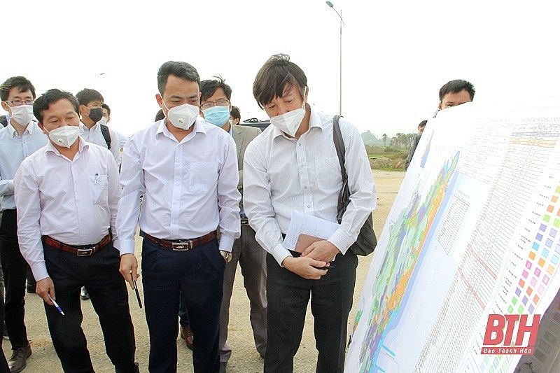 日本企業30社が中部タインホア省(Thanh Hoa)に製造業、リゾート不動産などの投資を検討し視察を行った ⓒ VIR 日本企業30社が中部タインホア省(Thanh Hoa)に製造業、リゾート不動産などの投資を検討し視察を行った ⓒ VIR